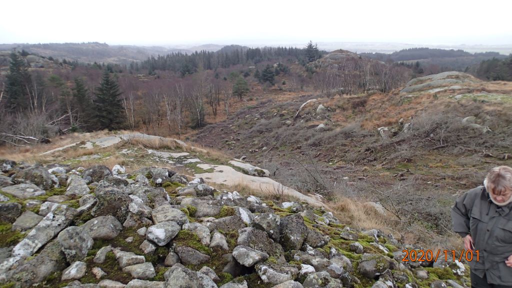 Sørover fra Skeibrokrøysa. Priset 100/785
